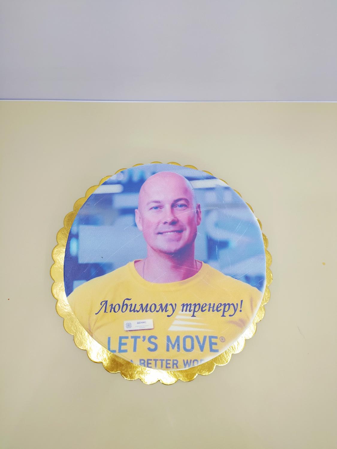 Торт подарок Ванильный с клубникой #4 на сайте https://cake64.ru/ кондитерской Ваниль Корица