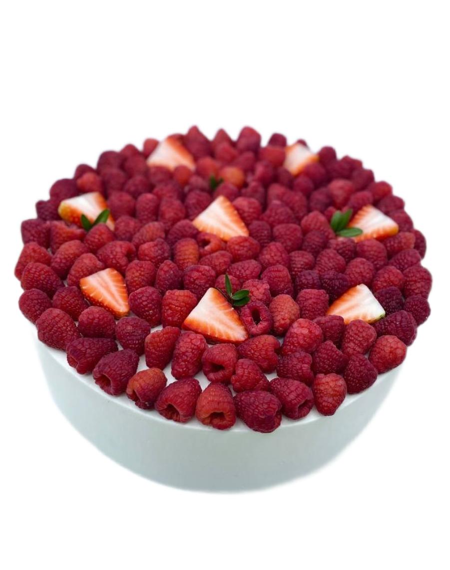 Торт на День Рождения Молочная девочка #254 на сайте https://cake64.ru/ кондитерской Ваниль Корица