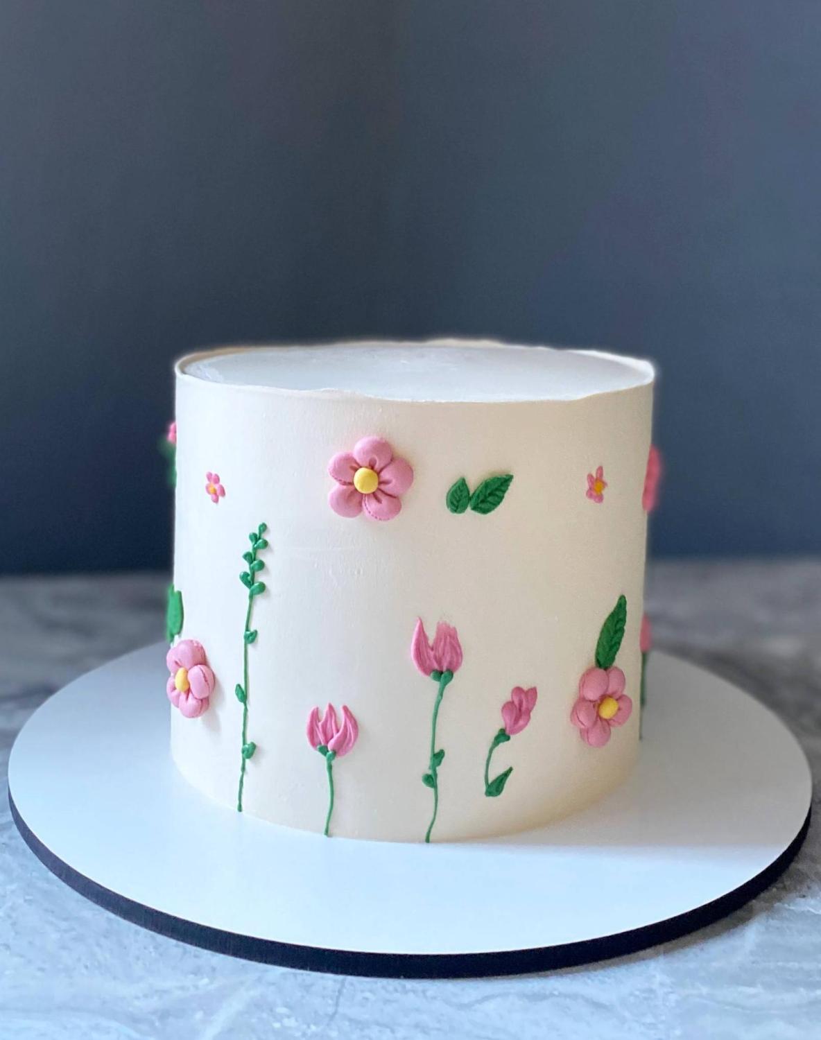 Торт на День Рождения Молочная девочка #337 на сайте https://cake64.ru/ кондитерской Ваниль Корица