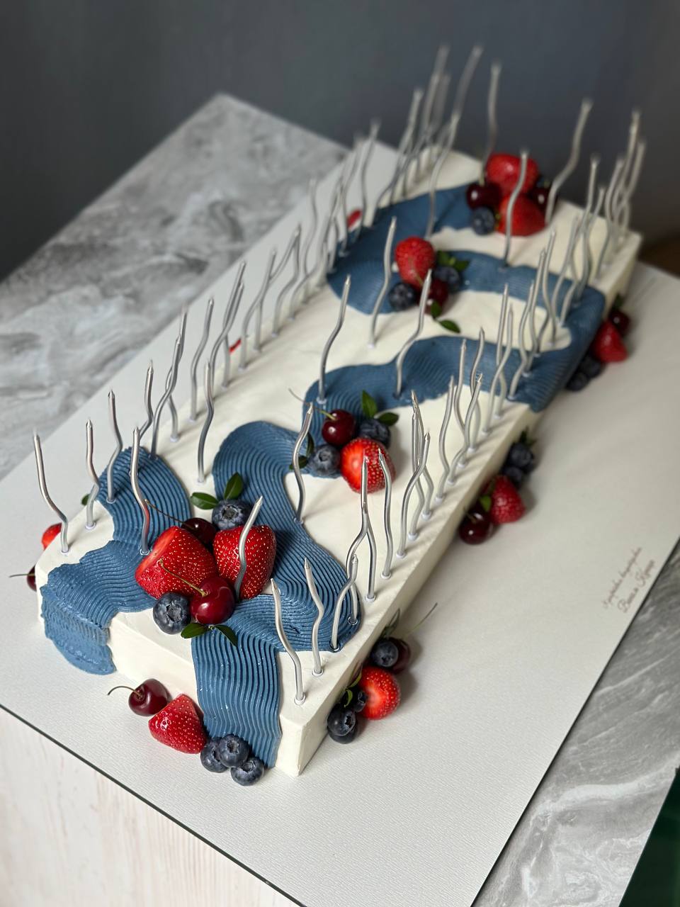 Торт на День Рождения Молочная девочка #273 на сайте https://cake64.ru/ кондитерской Ваниль Корица