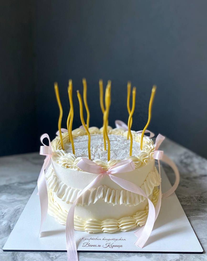 Торт на День Рождения Молочная девочка #307 на сайте https://cake64.ru/ кондитерской Ваниль Корица