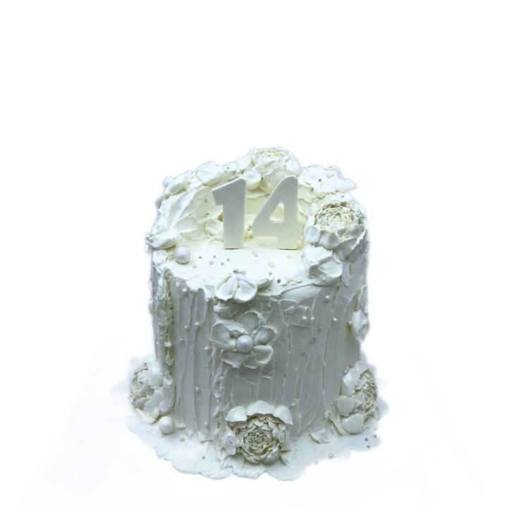 Торт на День Рождения Молочная девочка #266 на сайте https://cake64.ru/ кондитерской Ваниль Корица