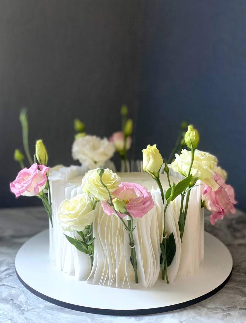 Торт на День Рождения Молочная девочка #267 на сайте https://cake64.ru/ кондитерской Ваниль Корица