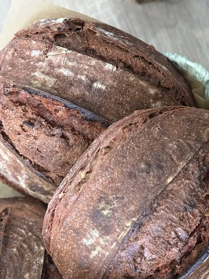 Свекольный тартин на сайте https://cake64.ru/ кондитерской Ваниль Корица