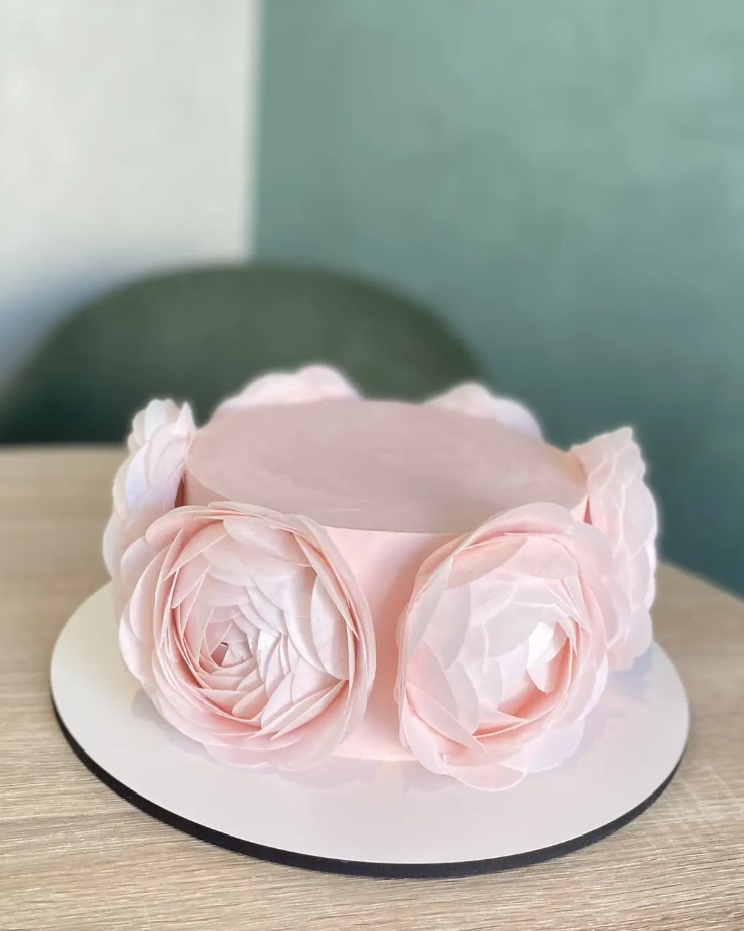 Торт на День Рождения Банановый с карамелью #346 на сайте https://cake64.ru/ кондитерской Ваниль Корица