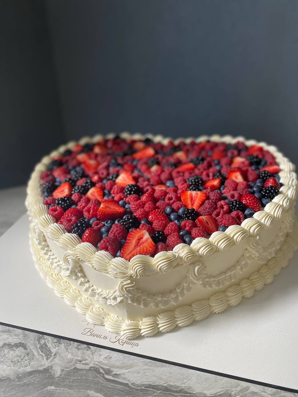 Торт на День Рождения Молочная девочка #277 на сайте https://cake64.ru/ кондитерской Ваниль Корица
