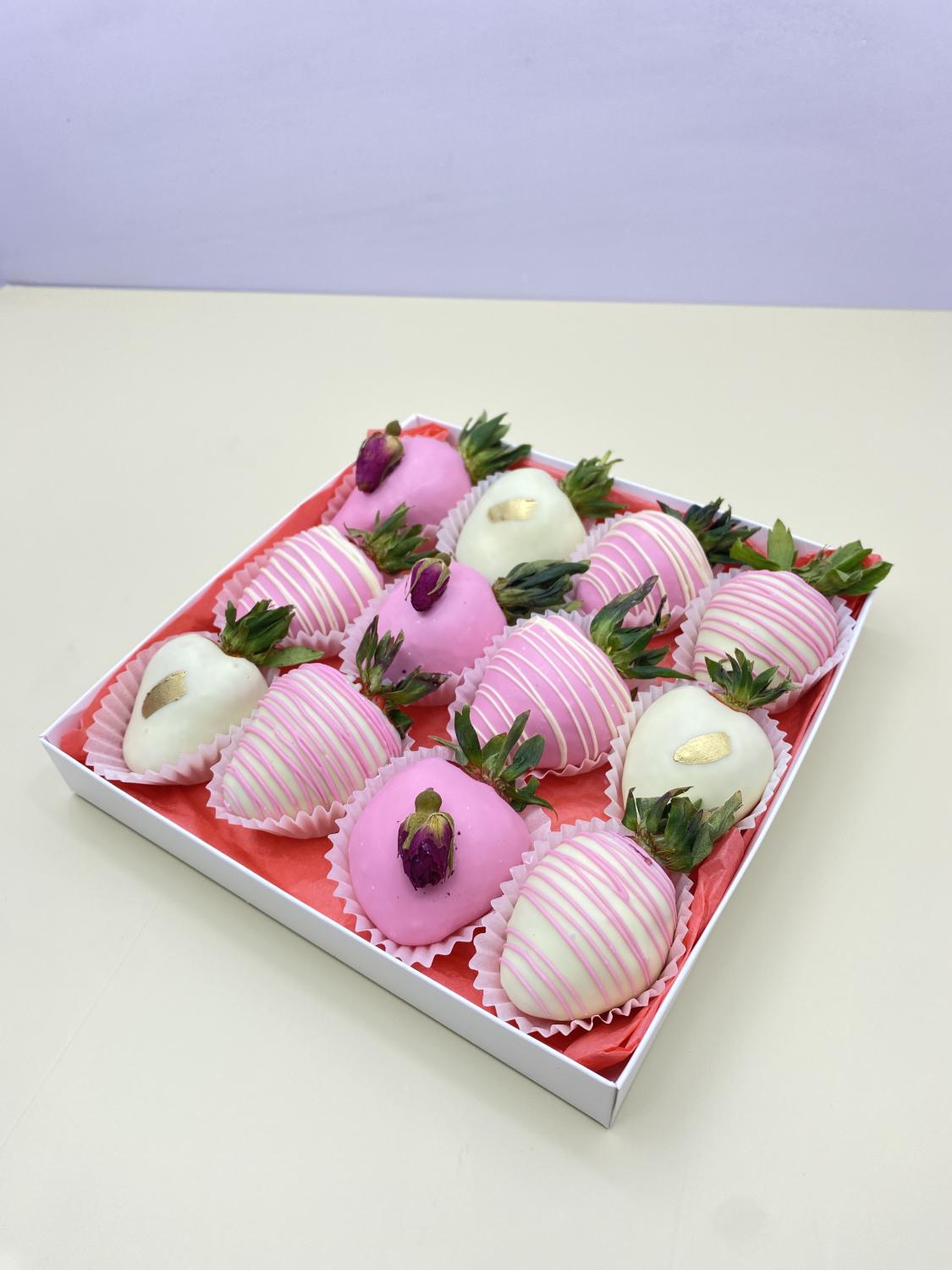Клубника в шоколаде набор 12 ягод №5 в кондитерской cake64.ru фото