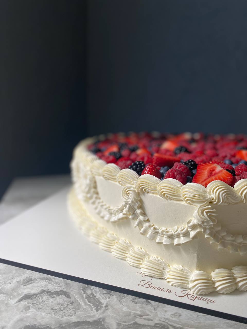 Торт на День Рождения Молочная девочка #277 на сайте https://cake64.ru/ кондитерской Ваниль Корица