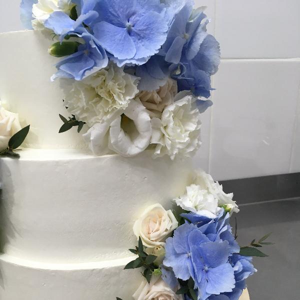Свадебный трех ярусный торт #2 в кондитерской cake64.ru фото